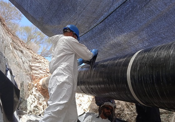 Application of the Belzona SuperWrap II composite to the steel pipeline. Photo courtesy of Belzona.